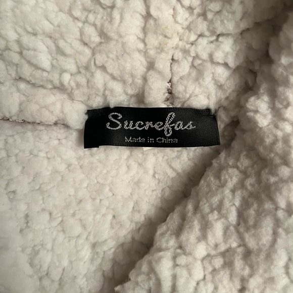 Women’s faux suede Sherpa lined vest. Size small, clean, no flaws. - Picture 4 of 7